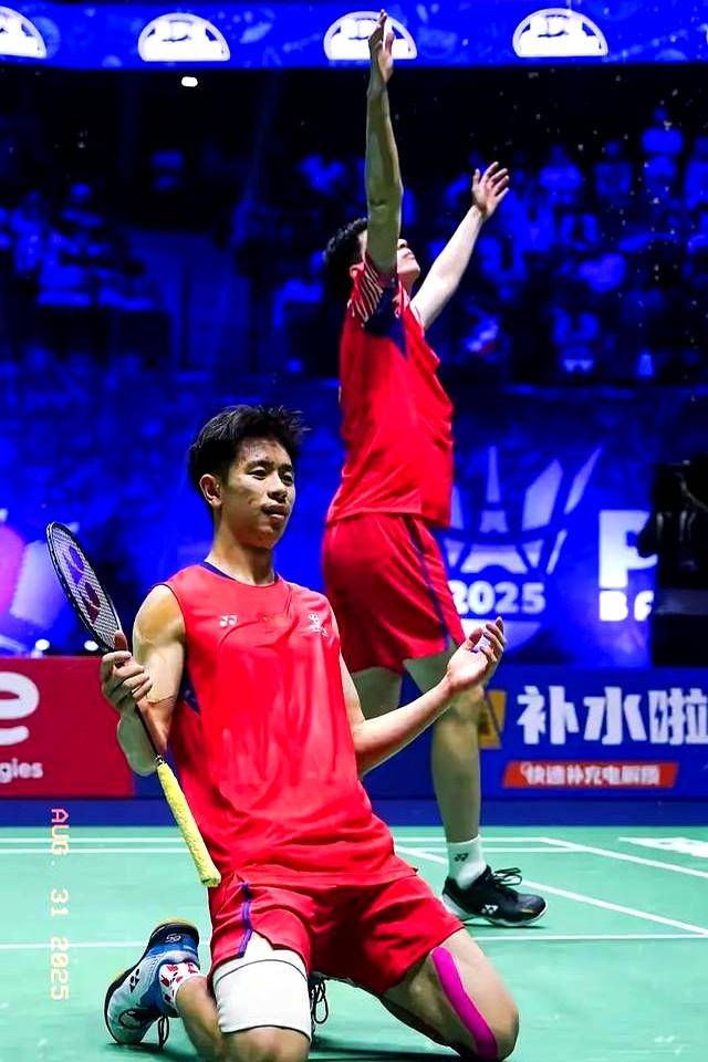 包含丹麦羽毛球队鏖战泰国羽毛球队，谌龙打破历史纪录的词条