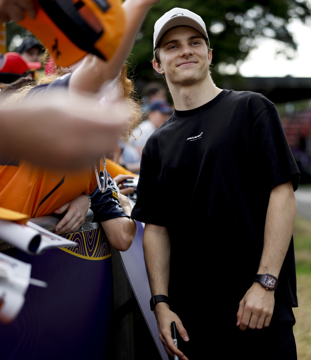 红牛二队完胜阿斯顿马丁,皮亚斯特里扛起全队 红牛二队完胜阿斯顿马丁,皮亚斯特里扛起全队