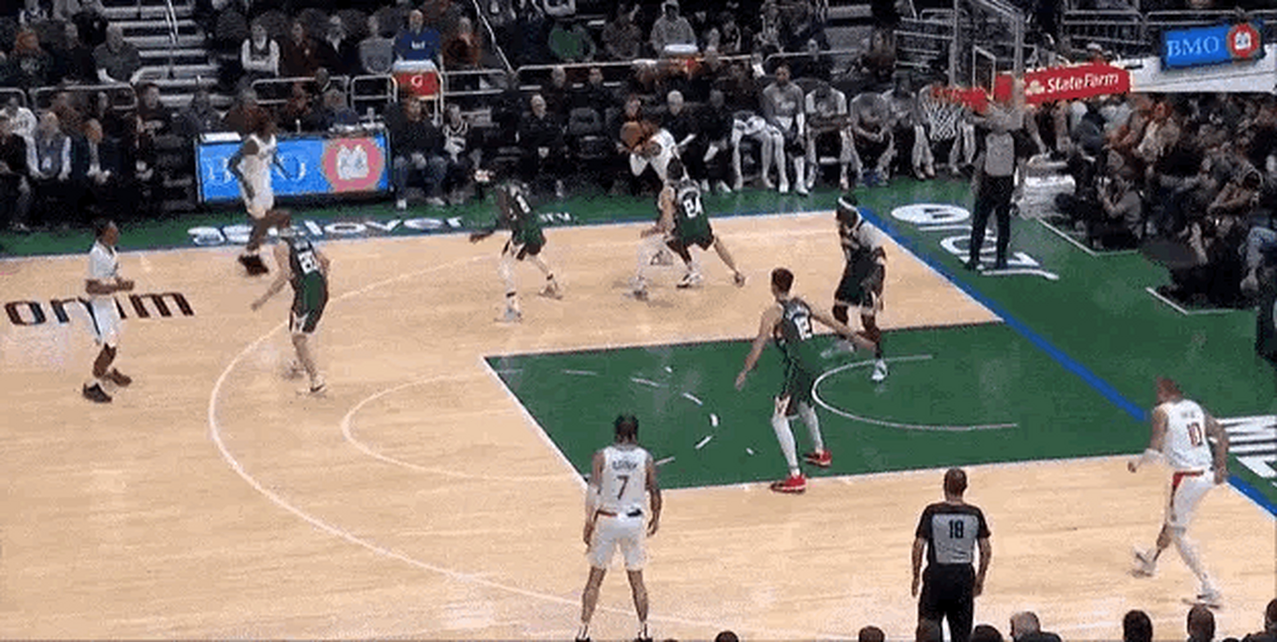 江苏队力克雄鹿，乔治统治全场